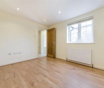 4 Bed Semi-Detached House, John Silkin Lane, SE8 - Photo 5