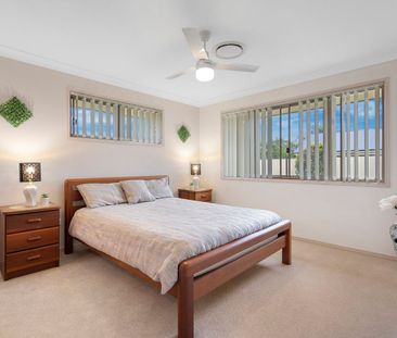 Immaculate home within walking distance to waterfront - Photo 6