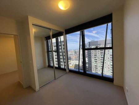 Lovely Apartment in a Great Location - Photo 2