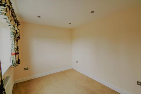 4 bedroom detached house to rent - Photo 3