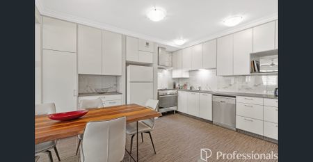 Fully furnished renovated three-bedroom house in Narwee - Photo 3