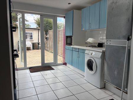 Ivanhoe Close, Cowley , Uxbridge - Photo 5
