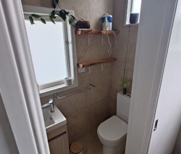 Furnished One bedroom unit in Regent - Photo 2