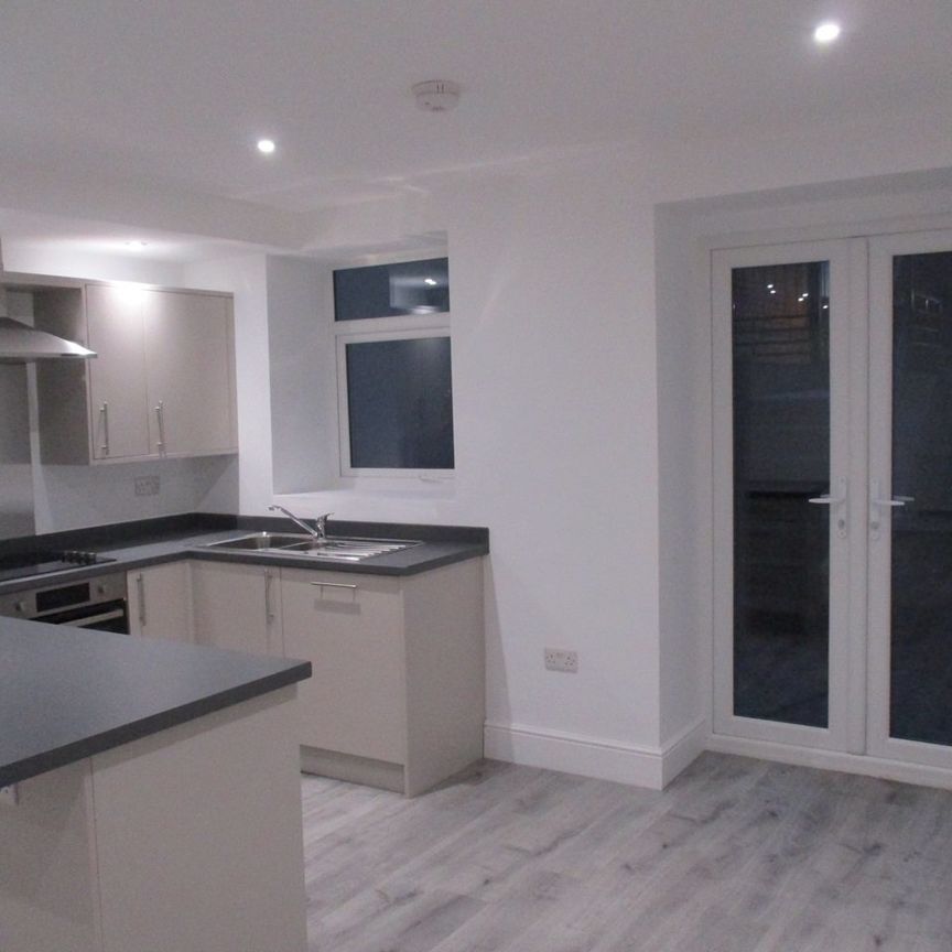 2 Bed Flat, Slatey Road, CH43 - Photo 1