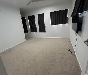 Helensvale - Photo 5