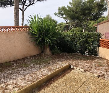 Location Appartement 2 pièces 40m² SANARY SUR MER 83110 - Photo 5