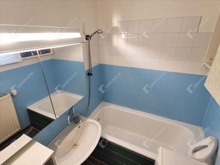 Kiadó átlagos állapotú panel lakás - Székesfehérvár - Fotó 3