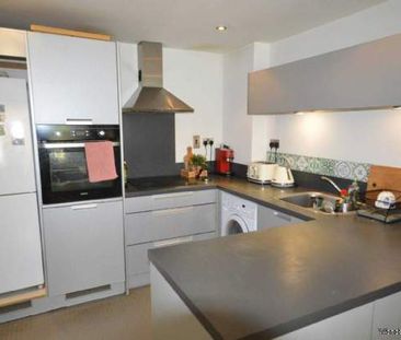 2 bedroom property to rent in London - Photo 2