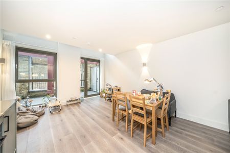 Windsor Square, Royal Arsenal Riverside, London, SE18 6HS - Photo 2