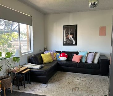 Renovated two bedroom air conditioned unit In central location - Photo 1