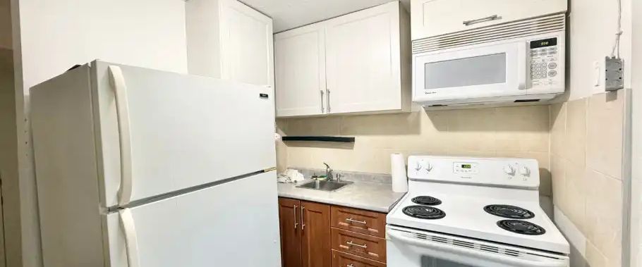 2-22 Masseygrove Crescent, Etobicoke, Ontario M9V 3C9 | 22 Masseygrove Crescent, Toronto - Photo 1