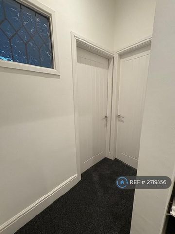 4 bedroom end of terrace house to rent - Photo 3