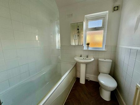 Bungalow to rent on - Photo 4