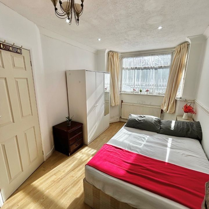 Room in a Shared House, Queensbury Road, HA0 - Photo 1