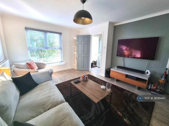 4 bedroom semi-detached house to rent - Photo 1