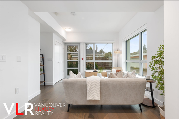 Townhouse in Vancouver West Side, BC - Photo 1