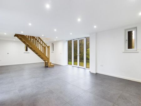 5 bedroom detached house to rent - Photo 3