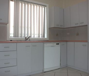 4 Bedroom house in great location - Photo 3