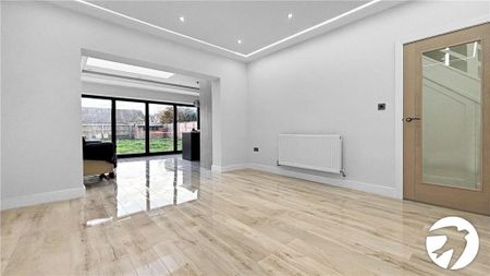 5 bedroom semi-detached house to rent - Photo 3