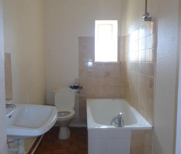 Location Appartement 3 pièces 61m² VILLEFRANCHE SUR SAONE 69400 - Photo 4