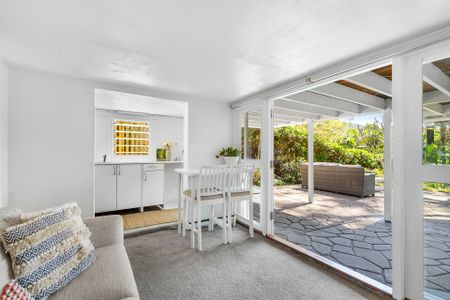 Renovated 4 Bedroom Plus Study Family Home, Walk to Village - Photo 2