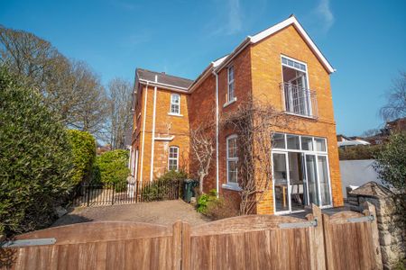 3 bedroom detached house to rent - Photo 4