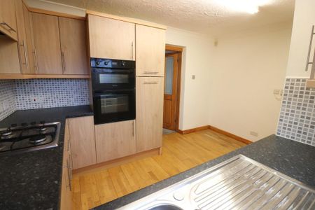 2 bedroom terraced house to rent - Photo 3