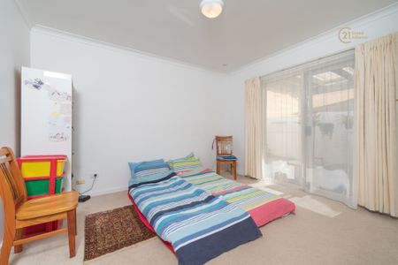 Home with a Pool!!!!! - $800 Per Week - Photo 5