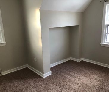 3 Bedroom, 1 Bath House, in Downtown Red Deer! - Photo 6