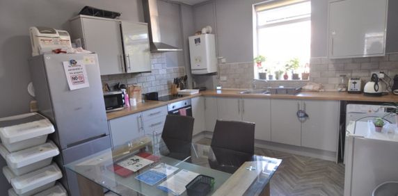 1 bed House Share - To Let - Photo 2