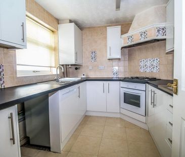 3 bedroom semi-detached house to rent - Photo 2