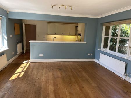 3 bedroom detached bungalow to rent - Photo 2