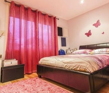 Sophisticated Living - Photo 3