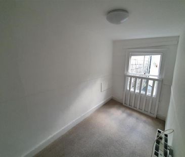 3 bedroom flat to rent - Photo 5