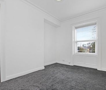 2 bedroom end of terrace house to rent - Photo 3