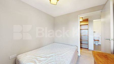2 bedroom apartment seconds away from Caledonian road station inc all bills - Photo 4