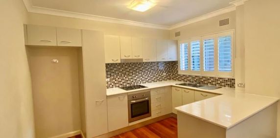 MODERN TWO BEDROOM IN MAROUBRA - Photo 2