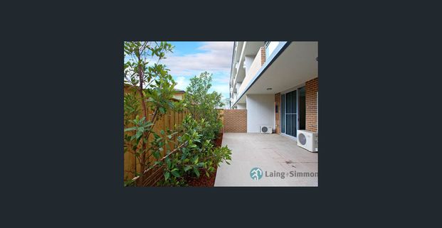 SPACIOUS AND BRIGHT TWO BEDROOM APARTMENT IN THE HEART OF RYDE - Photo 1