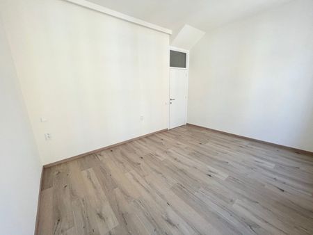 GERENOVEERDE STADSWONING IN CENTRUM IEPER MET 3 SLPKS EN ZONNIG TERRAS - Photo 3