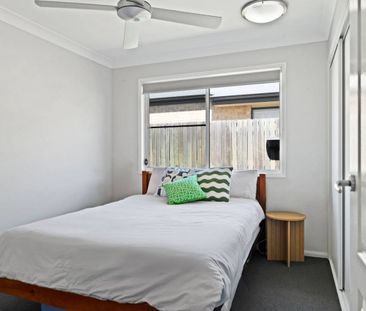 Modern 3-Bedroom, 2-Bath Home with Open-Plan Living & Private Court... - Photo 4