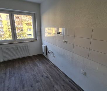 Reinkommen und Wohlfühlen:renovierte 3-Zi.-Wohnung in zentraler Lage - Foto 3