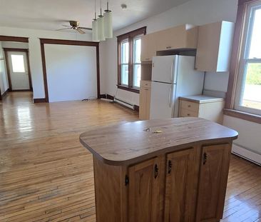 Immeuble - 317-327 Mont-Plaisant Grand 5 ½ à Louer - Photo 1