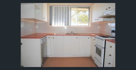 Comfortable living close to everyday amenities - Photo 3