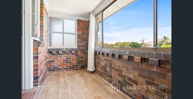 Spacious Art Deco Charm in the Heart of Croydon - Photo 1