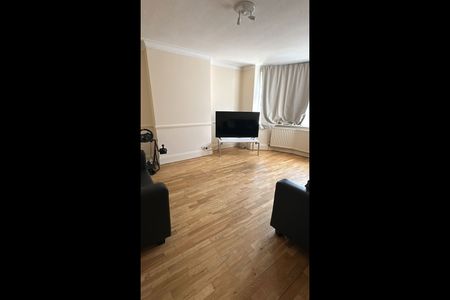 Room in a Shared House, Burnley Road, NW10 - Photo 4