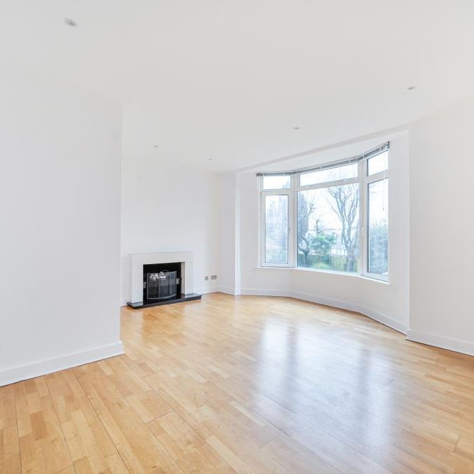 3 bedroom flat to rent - Photo 1