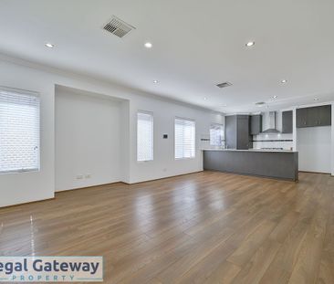 31 Birch Road, AUBIN GROVE WA 6164 - Photo 6