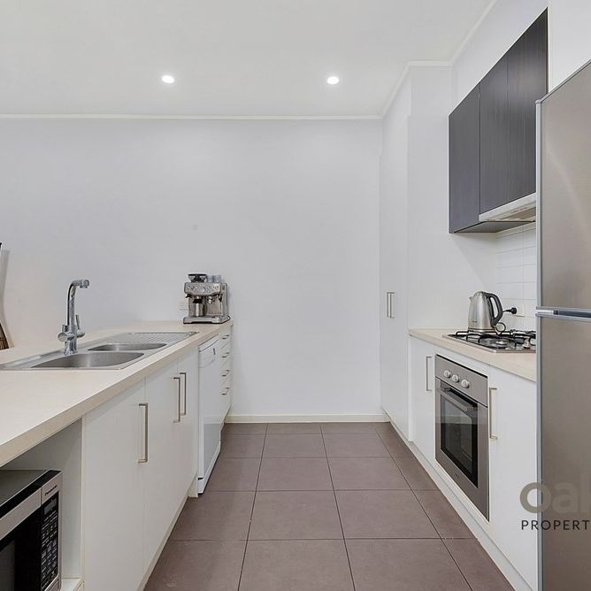 3-bedroom shared house / townhouse, West Street - Photo 1