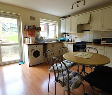 Angus Close, Banbury - Photo 1