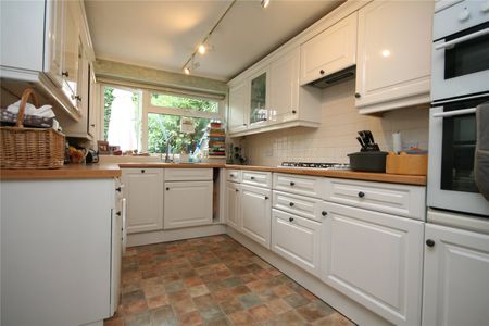 Oxford Close, - Photo 2